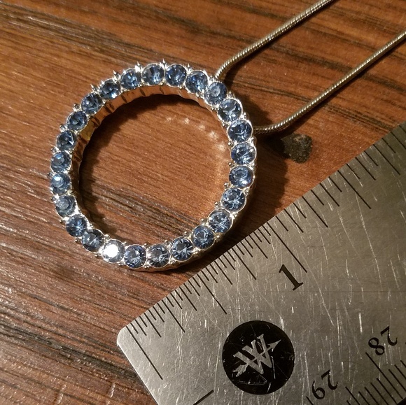 Beautiful 💙 Sparkly Blue Circle Necklace - Picture 2 of 5